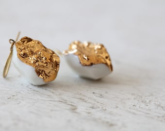 Ouro loops. Limoges porcelain and gold faceted earrings