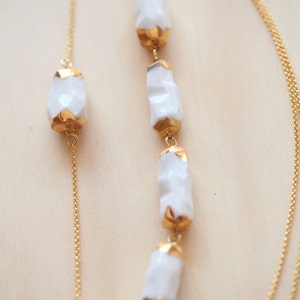 Cachoiera. Earth drop necklace in porcelain and gold. image 4