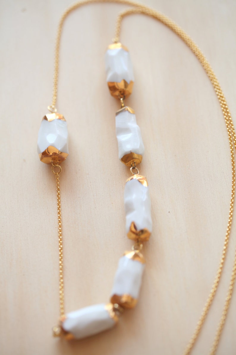 Cachoiera. Earth drop necklace in porcelain and gold. image 4