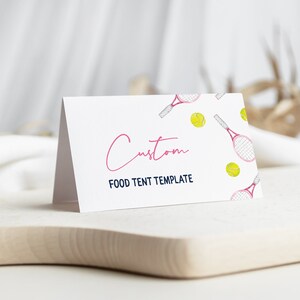 Cartão de barraca de comida de aniversário com tema de tênis editável, modelo de etiqueta de bufê rosa dobrável para impressão, cartão com nome do convidado, download digital