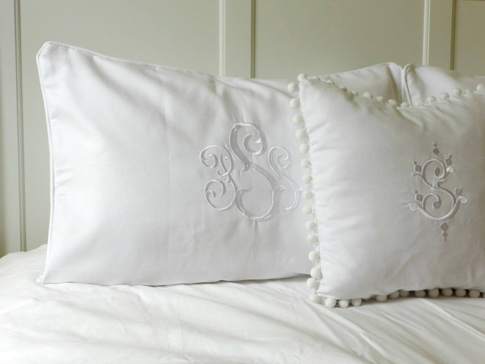 white pillow sham