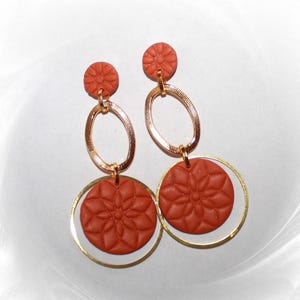 Stylish statement earrings in orange gold, boho earrings, drop earrings polymer clay, orange earrings, unique jewelry, hoop earrings, orange