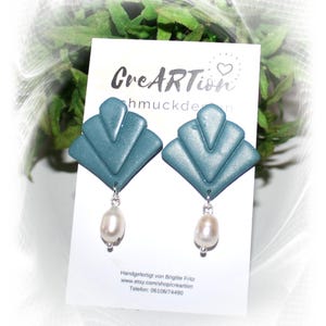 Pendientes de clip, encantadores pendientes de clip con perlas auténticas, pendientes de clip de Cernit y perlas, pendientes verdes, blancos y dorados, pendientes de pinza