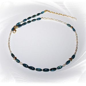 Enchanting necklace, filigree delicate necklace green, white, gold, necklace green and white, mother of pearl, real pearls, gold