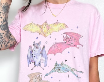 Koszula z pastelowym motywem Halloween Bat, koszulka Whimsigoth, upiorny dziewczęcy T-shirt, upiorny, słodki T-shirt, Goblincore, pastelowe ubrania gotyckie, różowa koszulka na Halloween