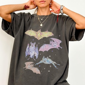 Pastel Halloween Bat Shirt, Whimsigoth Tshirt, Spooky Girly Tee, Creepy Cute T-shirt, Goblincore Shirt, Pastel Goth Clothes, Pink Halloween Shirt, Comfort Colors, Womens Halloween, Downtown Girl, VSCO, Plus Size Gothic Shirt