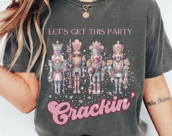 Nussknacker Shirt, Komfortfarben, rosa Nussknacker Geschenk, Urlaubsparty T-Shirt, süßes Vintage Weihnachts-T-Shirt, rosa Nussknacker Shirt
