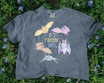 Bat Shirt, Pastel Goth Tee, Halloween Crop Top, Spooky Season Comfort Colors Shirt