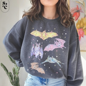 Pastell Halloween Fledermaus Sweatshirt, Whimsigoth Pullover, gruselige Girly, gruselig niedlich Rundhals, Goblincore, Pastel Goth Kleidung, rosa Halloween