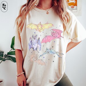 Pastel Halloween Bat Shirt, Whimsigoth Tshirt, Spooky Girly Tee, Creepy Cute T-shirt, Goblincore Shirt, Pastel Goth Clothes, Pink Halloween Shirt, Comfort Colors, Womens Halloween, Downtown Girl, VSCO, Plus Size Gothic Shirt