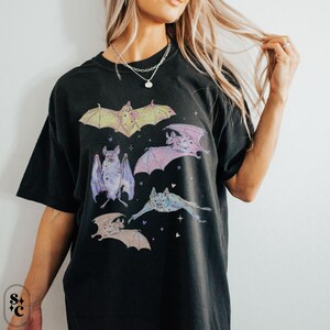 Pastel Halloween Bat Shirt, Whimsigoth Tshirt, Spooky Girly Tee, Creepy Cute T-shirt, Goblincore Shirt, Pastel Goth Clothes, Pink Halloween Shirt, Comfort Colors, Womens Halloween, Downtown Girl, VSCO, Plus Size Gothic Shirt