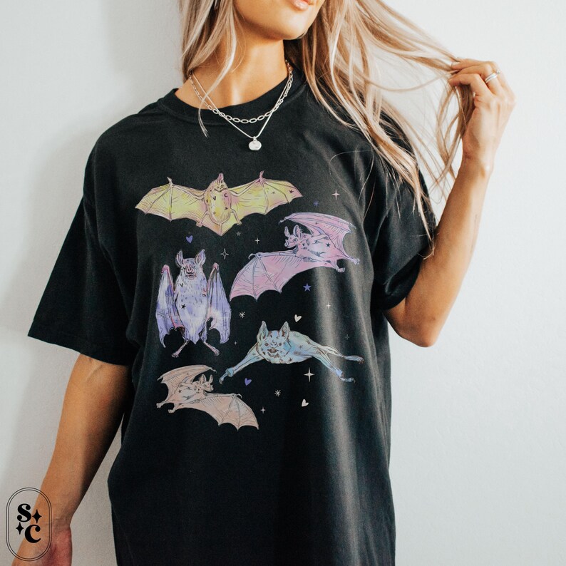 Pastel Halloween Bat Shirt, Whimsigoth Tshirt, Spooky Girly Tee, Creepy Cute T-shirt, Goblincore Shirt, Pastel Goth Clothes, Pink Halloween Shirt, Comfort Colors, Womens Halloween, Downtown Girl, VSCO, Plus Size Gothic Shirt