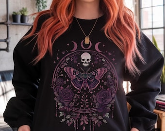 Witchy Gothic Motten Schädel Sweatshirt, Deaths Head Moth Pullover, Dark Academia Rundhalsausschnitt, Goth Sweatshirt, Floral Moon Pullover