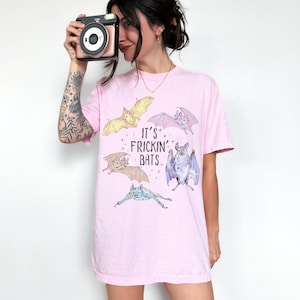 Pink Halloween Shirt, Pastel Bats Tshirt, Comfort Colors, Spooky Girly Tee, Whimsigoth Tshirt, Creepy Cute T-shirt, Pastel Goth, Pink Fall Shirt, Spooky Season, Halloween Doodles