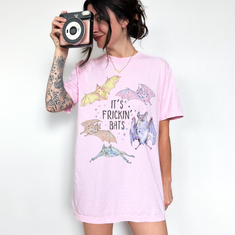Pink Halloween Shirt, Pastel Bats Tshirt, Comfort Colors, Spooky Girly Tee, Whimsigoth Tshirt, Creepy Cute T-shirt, Pastel Goth, Pink Fall Shirt, Spooky Season, Halloween Doodles