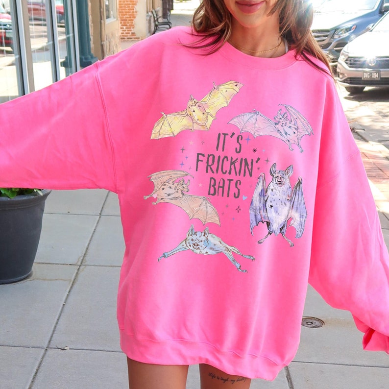 Pink Halloween Sweatshirt, Whimsigoth Sweater, Pastel Bats, Spooky Girly, Creepy Cute Crewneck, Pastel Goth Clothes, Halloween Bat Sweater, Plus Size Halloween, Spooky Season, Funny Halloween Shirt