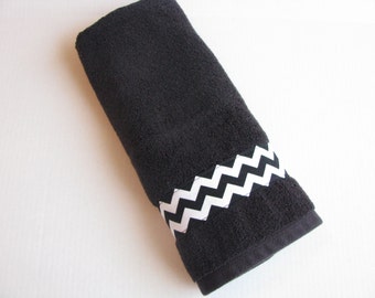 Black and White Chevron Back Towels, You Pick Size Bath Towels, hand towels, bath towels sets, custom towels, black, black chevron