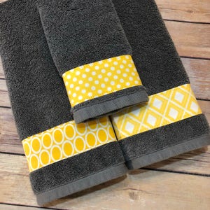 Yellow and Grey Bath Towels, yellow and grey, yellow and gray, yellow bathroom, grey bathroom, decorated towels, august ave, hand towel, image 2