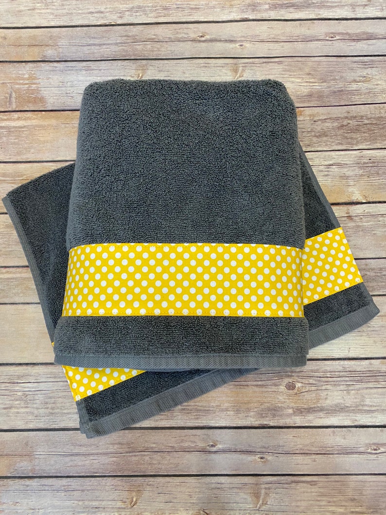 Yellow and Grey Bath Towels, yellow and grey, yellow and gray, yellow bathroom, grey bathroom, decorated towels, august ave, hand towel, image 9