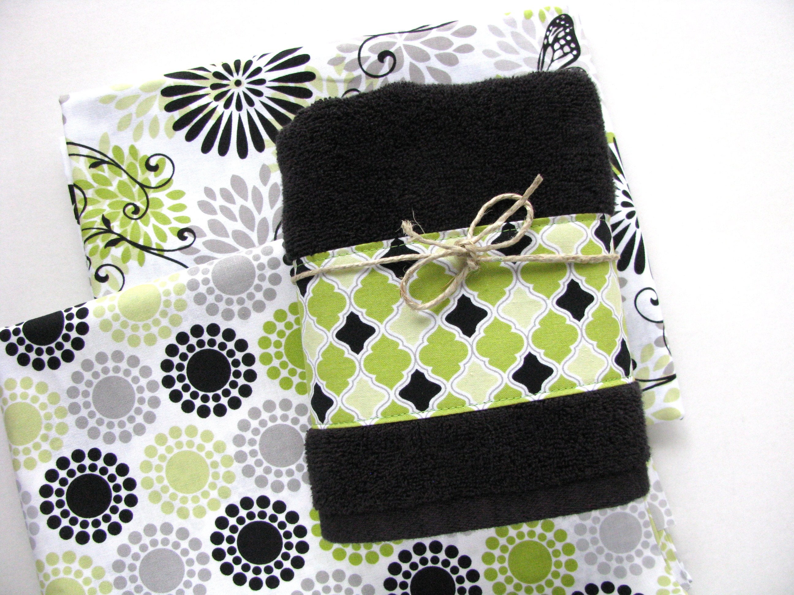 Black Hand and Bath Towels, Hand Towels, Custom Towels, Black, Black  Lattice, Black Bathroom, Black Towel, Quatrefoil Towel 