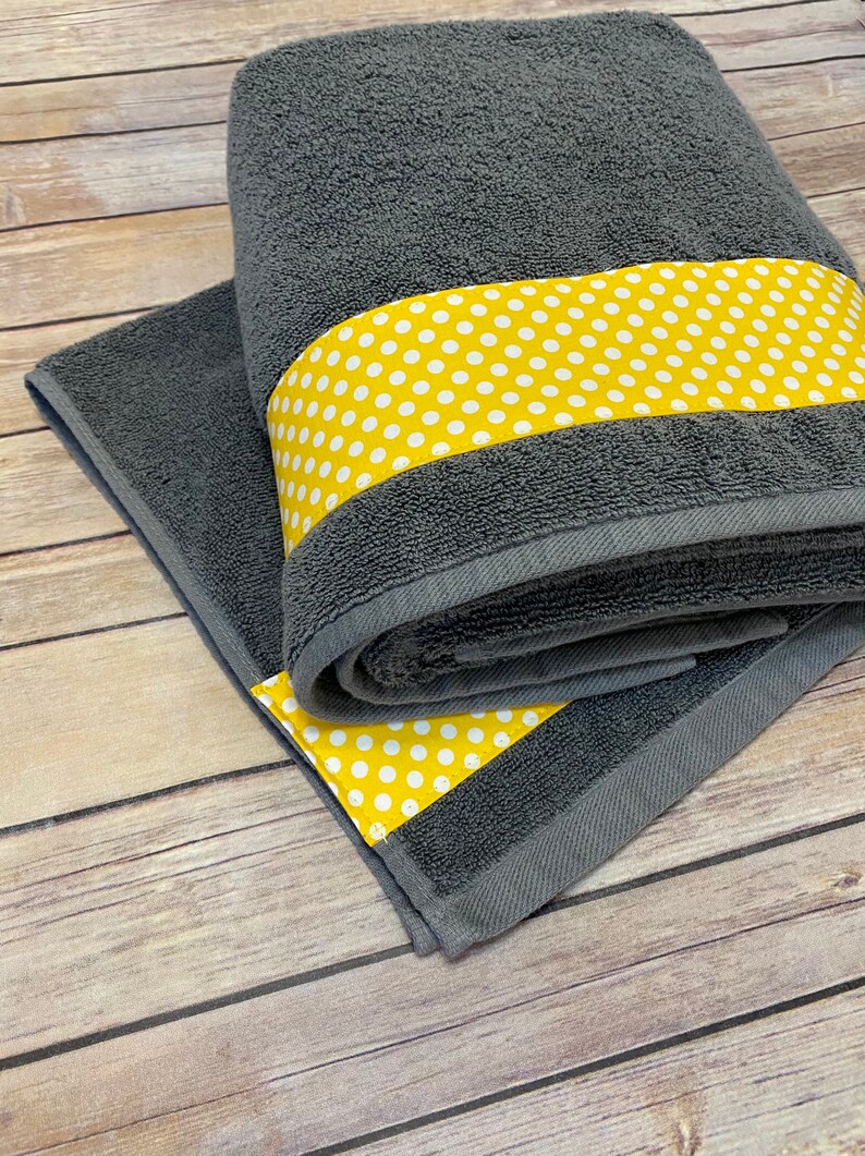 Yellow and Grey Bath Towels, yellow and grey, yellow and gray, yellow bathroom, grey bathroom, decorated towels, august ave, hand towel, image 8