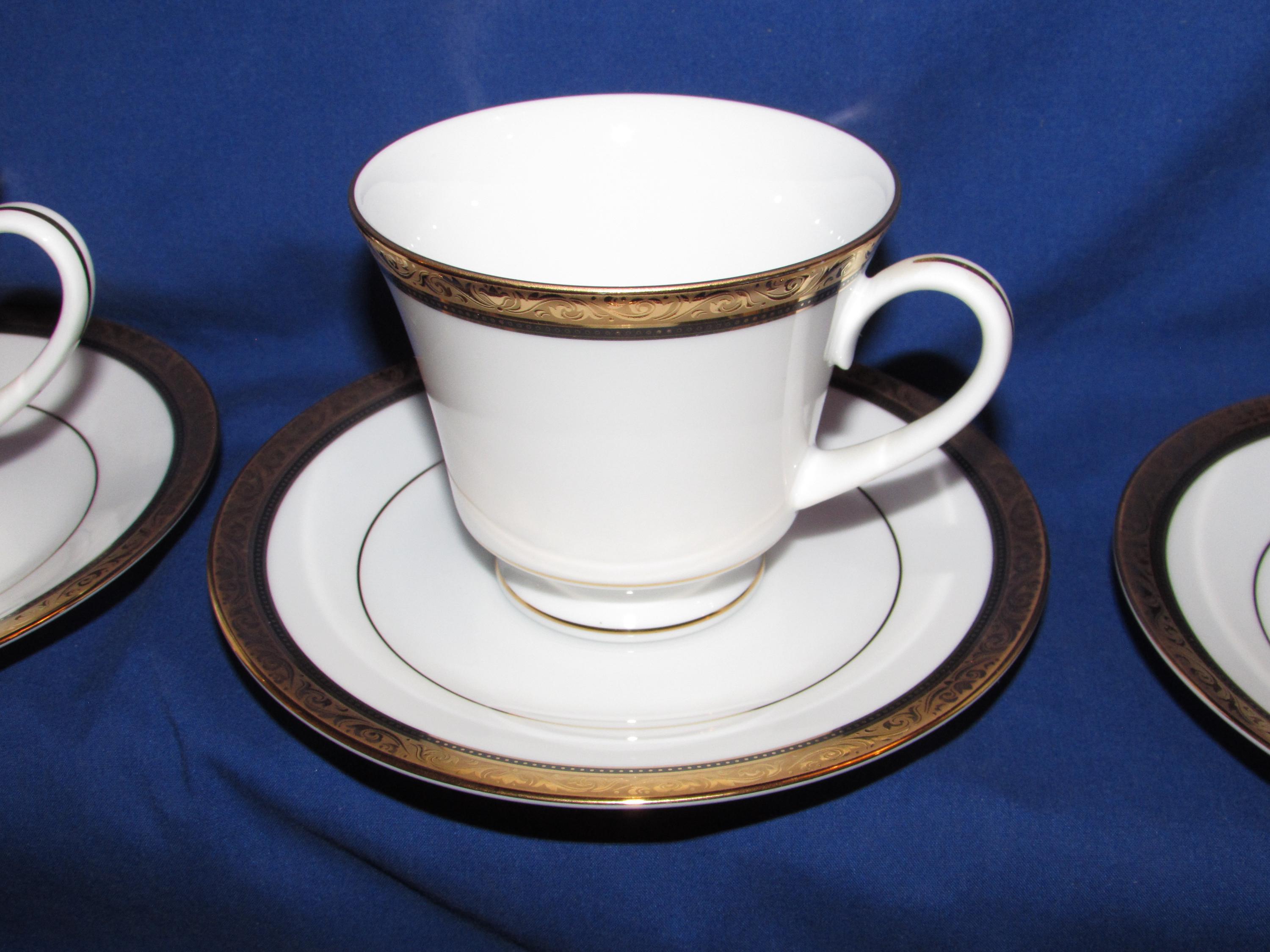 Noritake CONTEMPORARY REGENT GOLD 4 Cups and 4 Saucers 2004 Free
