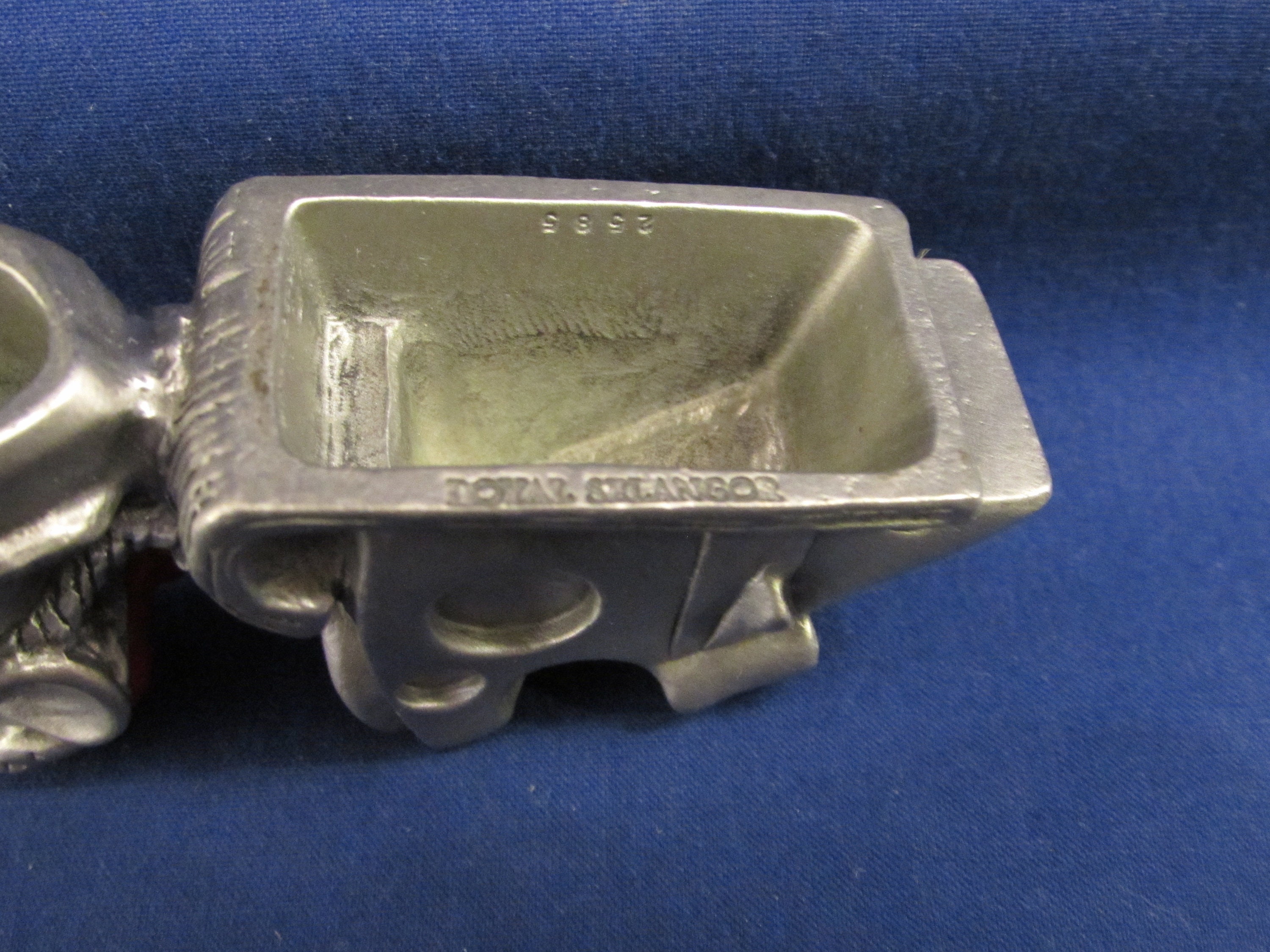 ROYAL SELANGOR PEWTER Christmas Mouse with Cheese Sleigh 1990s