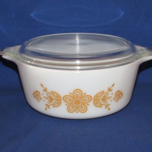 PYREX BUTTERFLY CASSEROLE 472 Vintage Kitchen Bakeware 1970s