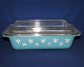 Pyrex SPACE SAVER DISH 575-B Turquoise Snowflake with Glass Lid and Metal Lid Stacker 1956 Free Shipping