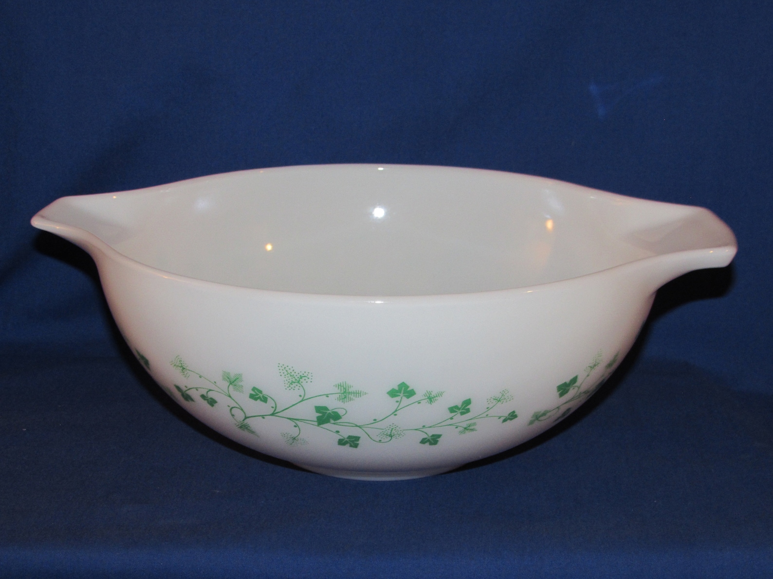 PYREX CINDERELLA BOWL 444 Ivy Pattern Four Quart 1962 Free Etsy