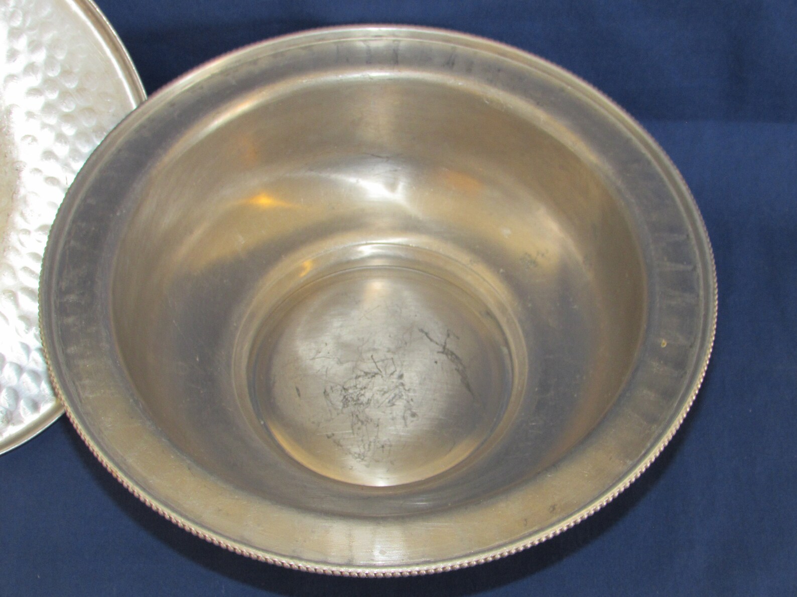 Saladier Couvert En Aluminium B.W. BUENILUM - Modèle 10" Avec Couvercle à Motif Floral - Occasion, Bon état