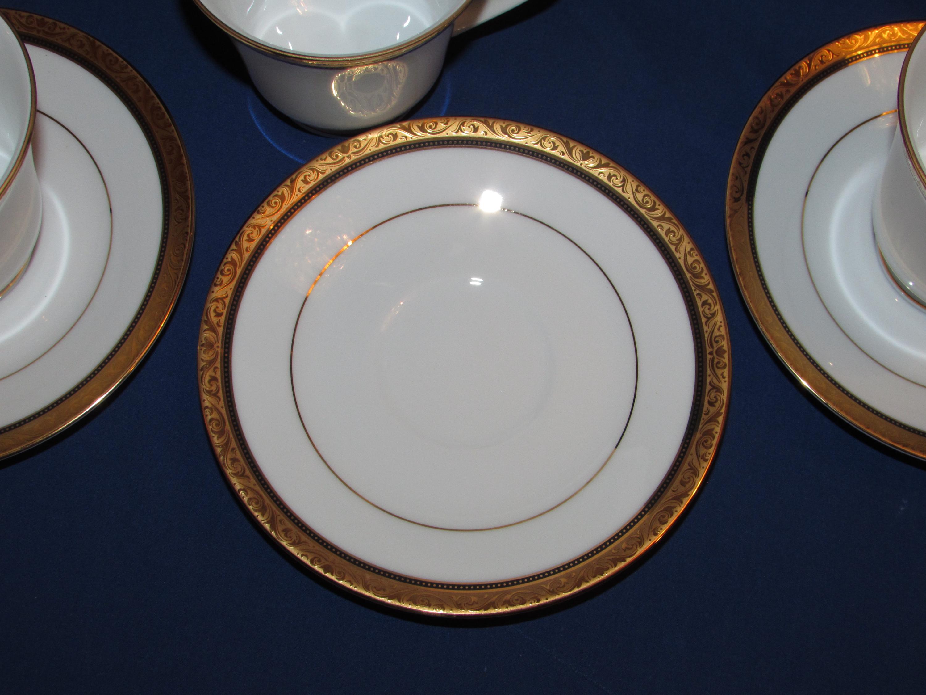 ノリタケ　Contemporary Regent Gold 皿 Noritake CONTEMPORARY REGENT GOLD 4 Cups and 4 Saucers 2004 Free