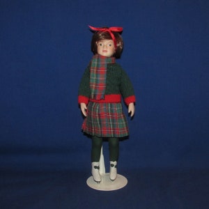Avon ICE SKATING DOLL 1991 Porcelain