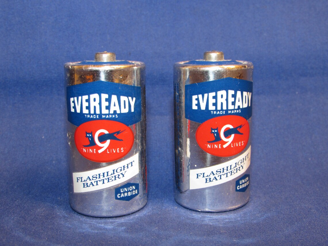 VINTAGE EVEREADY 9Lives Batteries Set of 2 C Cell Free Etsy