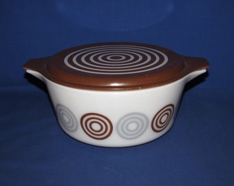 PYREX CASSEROLE DISH Rare Bullseye Pattern 1973 Large 475 Free Shipping