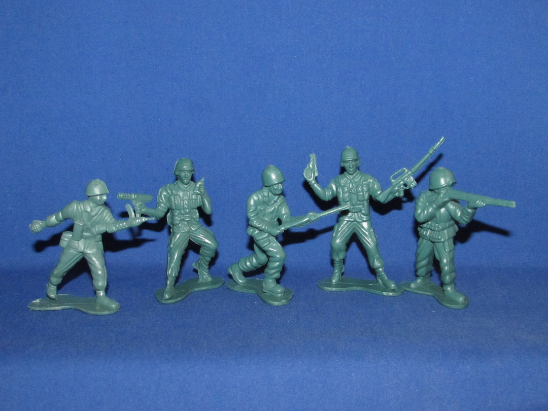 TOY SOLDIERS Lot of 5 Pieces Vintage Pretend Play Diorama Cake Etsy