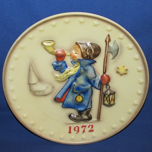 HUMMEL ANNUAL PLATE 1972 “Hear Ye, Hear Ye” Goebel West Germany Free Shipping