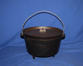 CAST IRON Dutch Oven Vintage 3-Legged Pot Wire Handle Free Shipping
