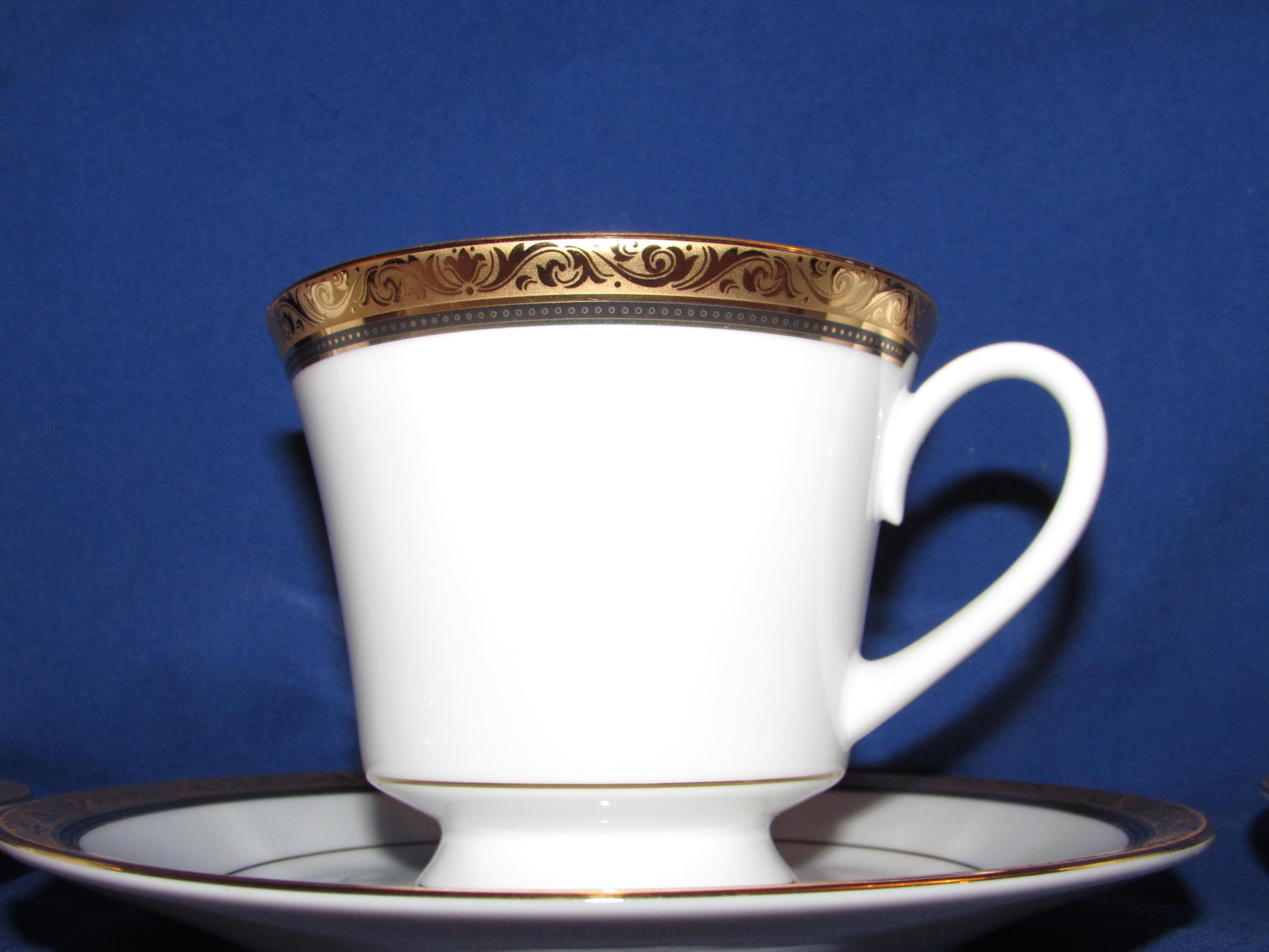 Noritake CONTEMPORARY REGENT GOLD 4 Cups and 4 Saucers 2004 Free