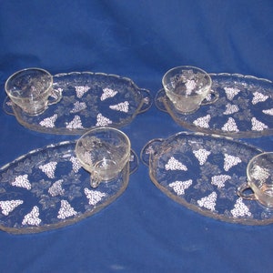 ANCHOR HOCKING VINTAGE Grapes and Leaves Snack Set 8 Piece Original Box 1960s Free Shipping