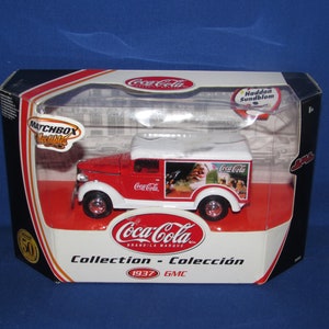 COCA-COLA Matchbox Vehicle 1937 GMC Haddon Sundblom 2001