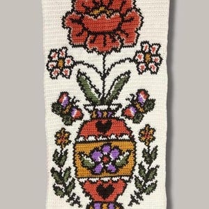 Traditional Flower Vase Tapestry PATTERN