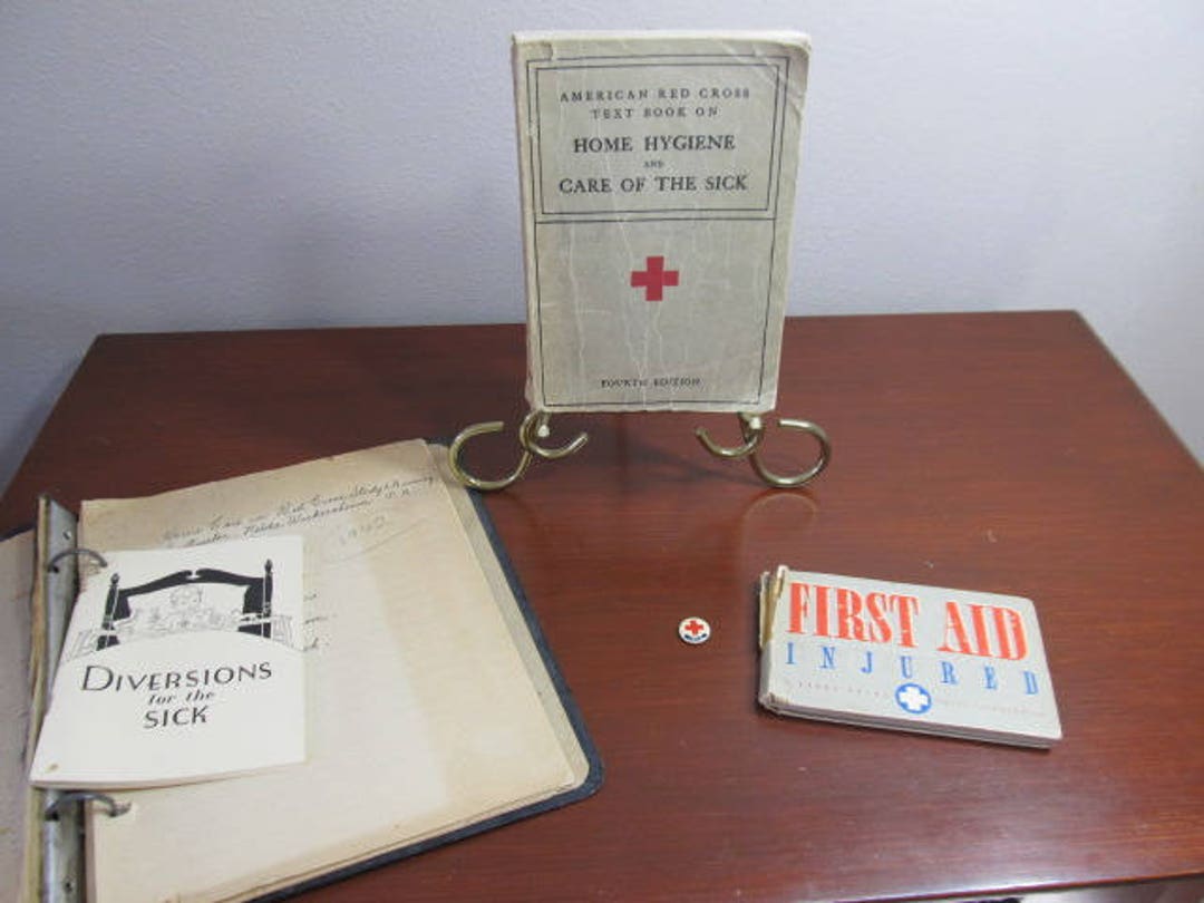 Vintage Red Cross First Aid Collection, 1919 Pin & 1933/1937 Booklets ...