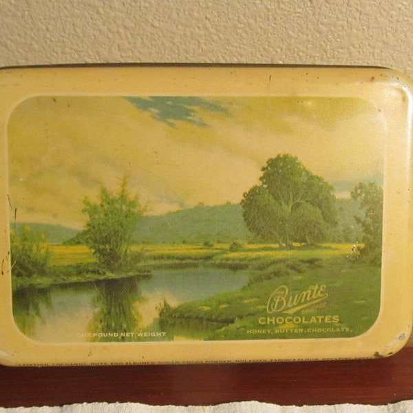 Vintage Chicago collector; storage box; button box or wooden spool box; Tin Bunte Chocolates Box with painted scene; Chicago, IL souvenir;
