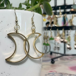 Croissants de lune en or - boucles d'oreilles sur fil sans nickel ou en or 14 carats ou en argent sterling, cadeaux bijoux non binaires pour mamans sorcières amies adolescentes