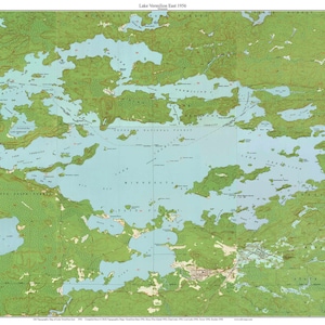 Puede incluir: Un mapa vintage del lago Vermilion Este, Minnesota, de 1956. El mapa muestra las numerosas islas y ensenadas del lago, así como los bosques y caminos circundantes. El mapa está impreso en tonos de verde, azul y marrón.