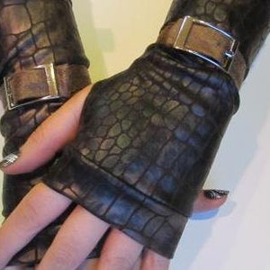 Bindi Crocodile Skin Gloves image 1