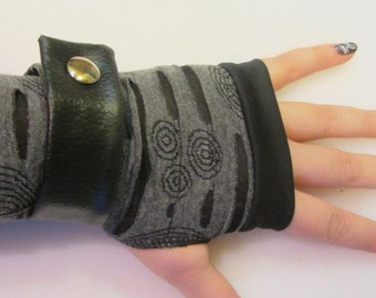 Rogue Fingerless Gloves With Wrist Belt