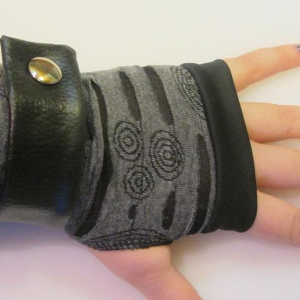 Rogue Fingerless Gloves With Wrist Belt