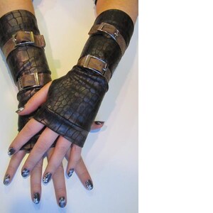 Bindi Crocodile Skin Gloves image 4